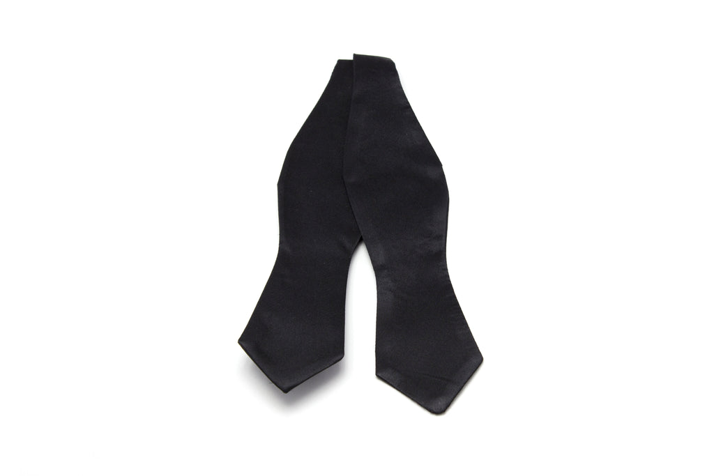 THE CLASSIC - SILK BOWTIE (DIAMOND TIP)
