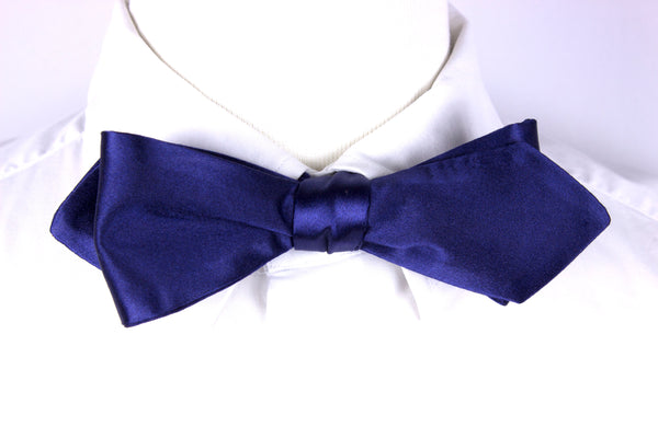 THE CLASSIC - SILK BOWTIE (DIAMOND TIP)